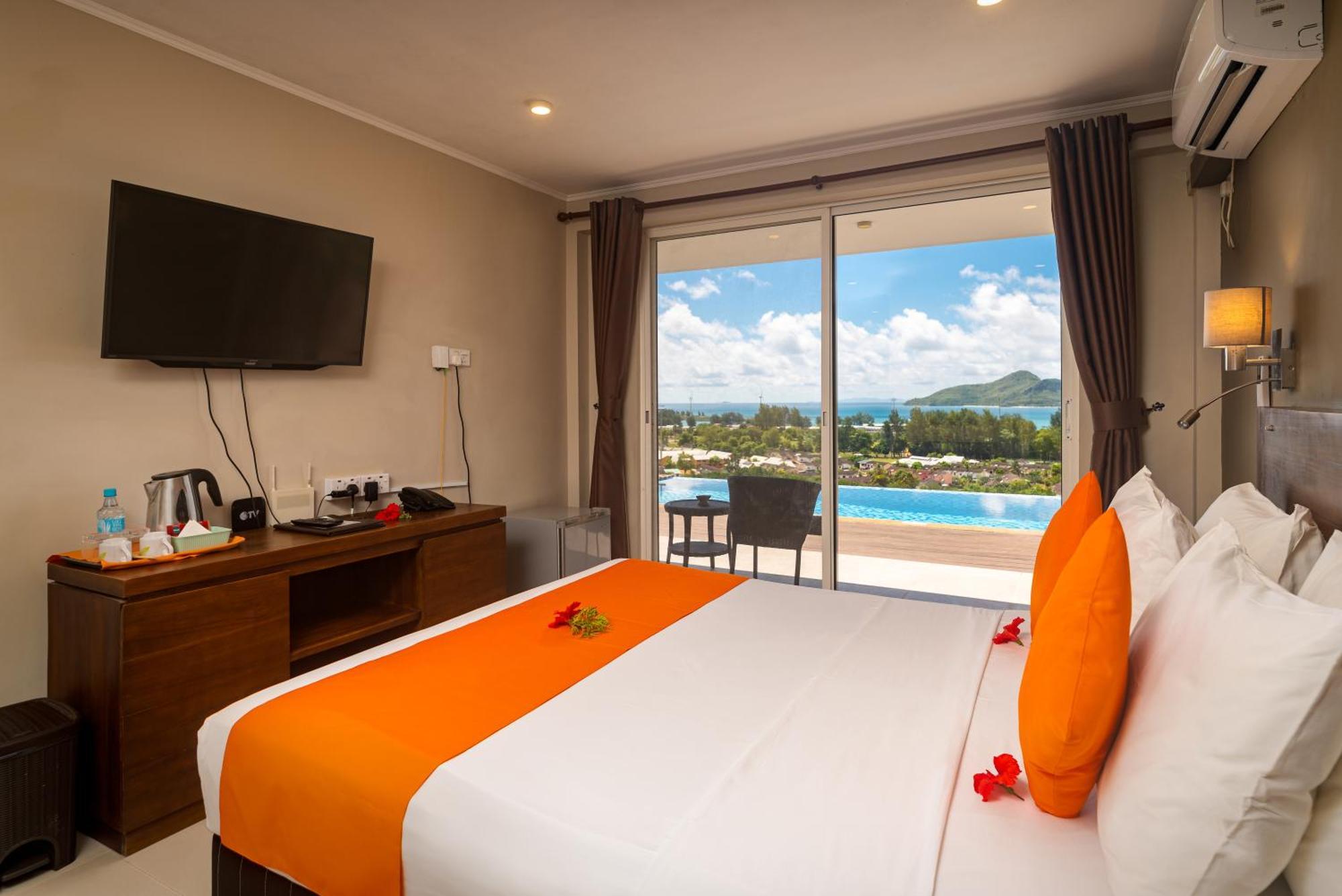 Double Room with Pool View,1558858057:JPEG